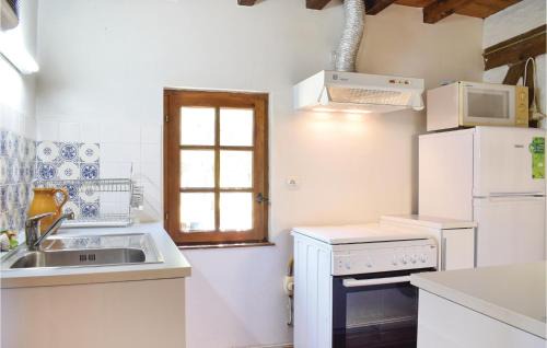 Vert House | Lovely Home In Vert With Wifi