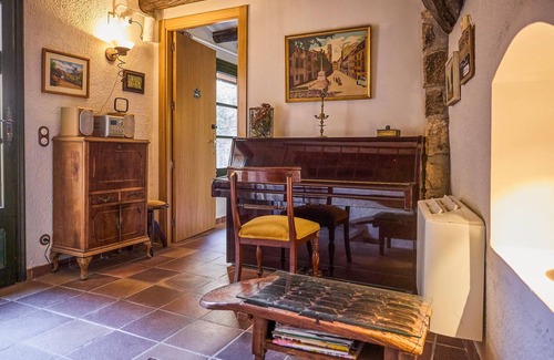 El Vilosell House | Lovely home in Vilosell with WiFi