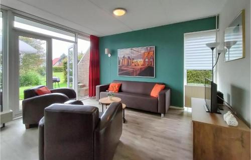 Vlagtwedde House | Lovely Home In Vlagtwedde With Kitchen