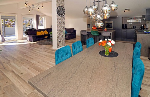 Zrnovnica House | Lovely home in Zrnovnica