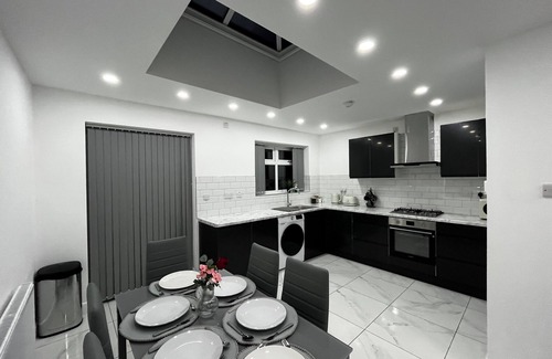 Sheldon House | Lovely home near BHX, NEC