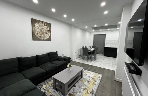 Sheldon House | Lovely home near BHX, NEC