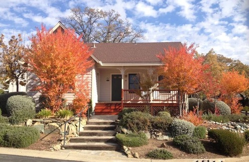 Angels Camp House | Lovely Home- near fine dining and pool area (Bret Harte Cottage)