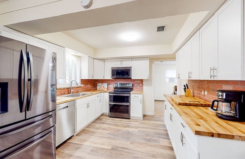 Walsingham House | Lovely home next to Pinellas Trail with enclosed yard & beach gear near Gulf