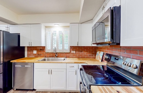 Walsingham House | Lovely home next to Pinellas Trail with enclosed yard & beach gear near Gulf