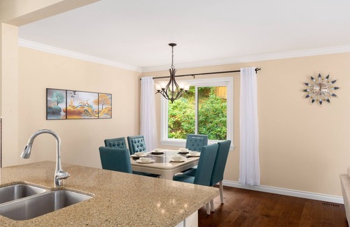 Port Moody House | Lovely home three bedroom with free parking