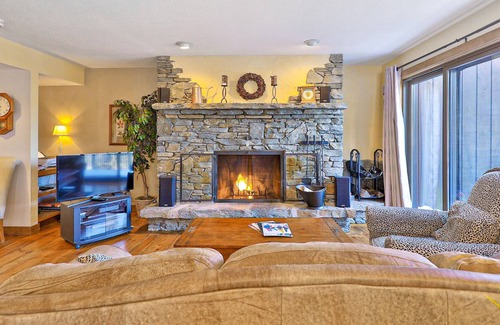 Plymouth Condo | Lovely Home w/Private Sauna, Tennis Court, & Hot Tub + Free WiFi, Wood Fireplace