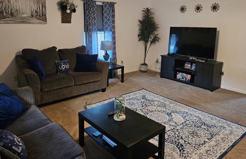 St. Robert House | Lovely home with a huge yard and pool, just minutes outside of Fort Leonard Wood