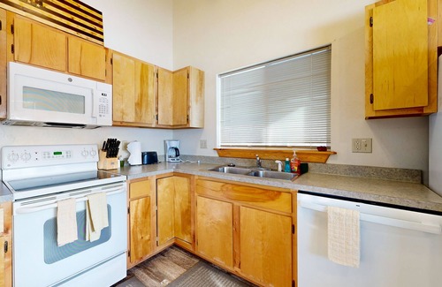 Gunnison House | Lovely home with patio & yard - great central locale near fishing & skiing