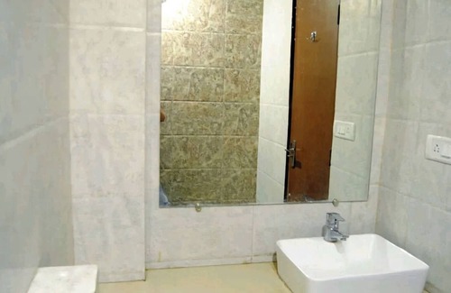 Motia Khan Hotel | Lovely hotel room with AC in bustling DL