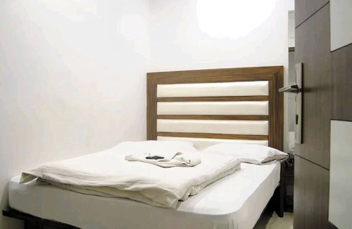 Motia Khan Hotel | Lovely hotel room with AC in bustling DL
