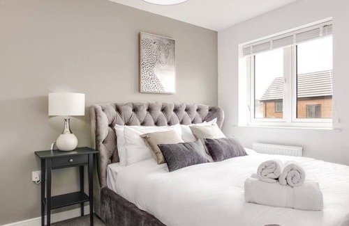 Castle Bromwich House | Lovely house! CLOSE TO AIRPORT & NEC - Can sleep 12! - w/Parking, Netflix & PS4