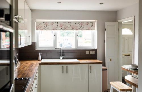 Cole Green House | Lovely House in Welwyn with Garden and Off road parking