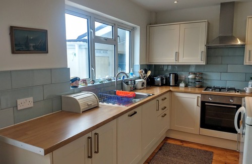 Torquay House | Lovely house near sea ~ spacious, relaxing & peaceful. Close to Everything!