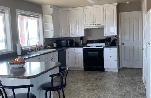 Grand View House | Lovely house on the Snake River that is minutes from CJ Strike Reservoir !