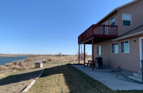 Grand View House | Lovely house on the Snake River that is minutes from CJ Strike Reservoir !