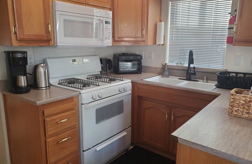Desert Hot Springs House | Lovely House in Gated Family Resort with Heated Mineral Pools and Spas