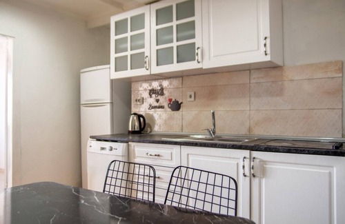 Konak House | Lovely House with Sea View and Backyard