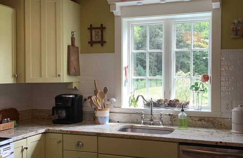 The Plains House | Lovely Hunt Country 3-bedroom cottage with large deck & firepit on 3 acres