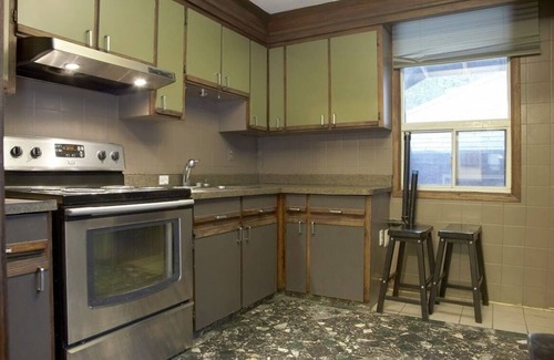 Leslieville House | Lovely in Leslieville: OneBedrm Large Private Apartment