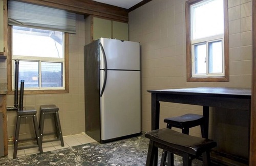 Leslieville House | Lovely in Leslieville: OneBedrm Large Private Apartment