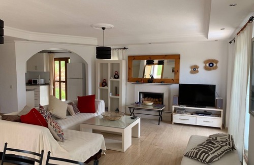 Islamlar Villa | Lovely Infinity Pool 2.4km Kalkan Fab Views 4 Storeys Licence 07-6870 Sleeps 10
