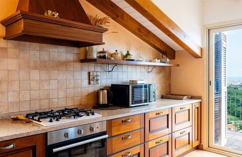Borghetto Santo Spirito Villa | Lovely apartment in villa for 5 guests with A/C, WIFI, pool, balcony, pets allowed and parking