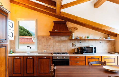 Borghetto Santo Spirito Villa | Lovely apartment in villa for 5 guests with A/C, WIFI, pool, balcony, pets allowed and parking