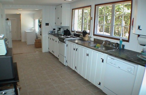 South Bristol Cottage | Lovely Kings Cove Cottage near Sandy Beach
