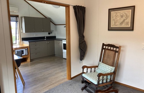 Albert Town Apartment | Lovely Laggan Loft !