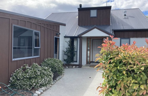 Albert Town Apartment | Lovely Laggan Loft !