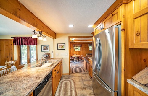 Crosslake House | Lovely Lake Retreat for Family Fun on Daggett Lake - With Guest House