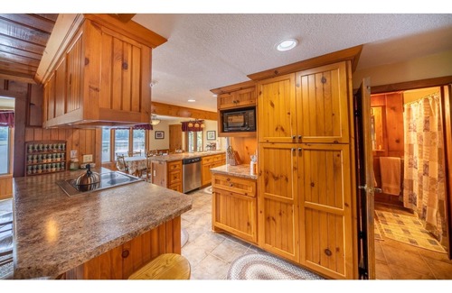 Crosslake House | Lovely Lake Retreat for Family Fun on Daggett Lake - With Guest House