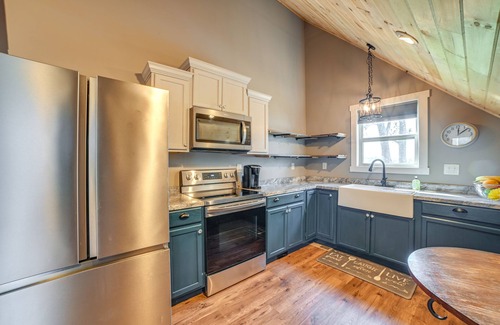 Olivehill Apartment | Lovely Lakefront Apartment w/Boat Ramp Access
