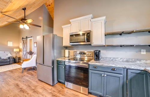 Olivehill Apartment | Lovely Lakefront Apartment w/Boat Ramp Access