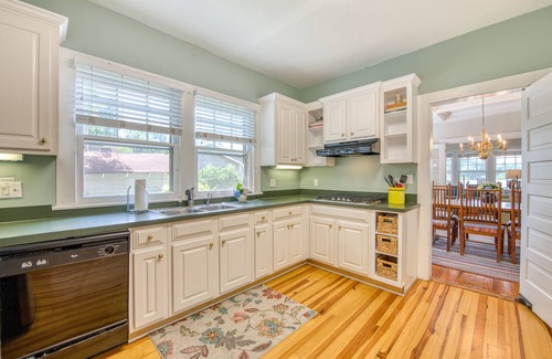 Lake Junaluska House | Lovely lakefront home with fireplace, pool, tennis, fast WiFi, & washer/dryer