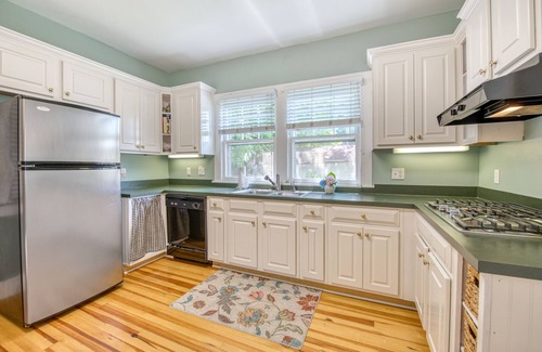 Lake Junaluska House | Lovely lakefront home with fireplace, pool, tennis, fast WiFi, & washer/dryer