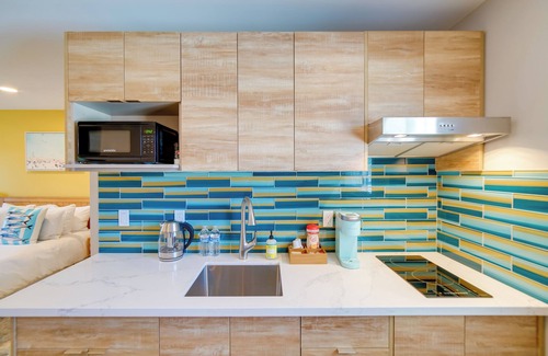 North Lakeport Apartment | Lovely Lakeport Retreat w/Smart TV: Walk to Pier!
