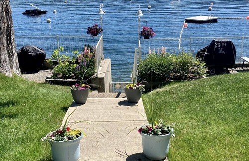 Anglemont Condo | Lovely Lakeside Condo w/ Buoy, Kitchen & Balcony