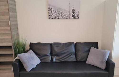 Vernon Condo | Lovely lakeside condo with pool close to amenitiesnn