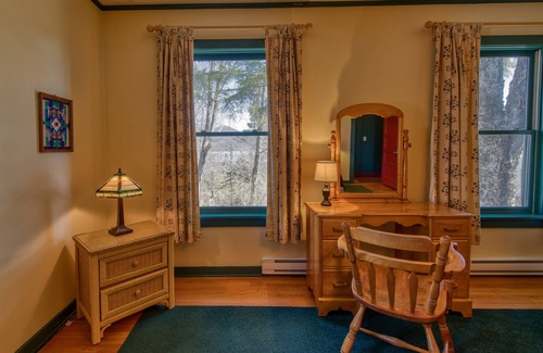 Lake Placid Cottage | Lovely Lakeview Cabin Minutes to Main Street!