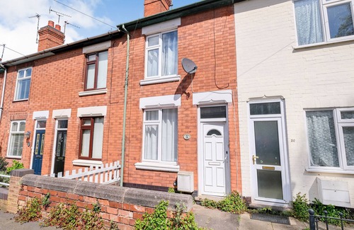 Hartshill House | Lovely large 2-Bed House with 2 Reception Rooms