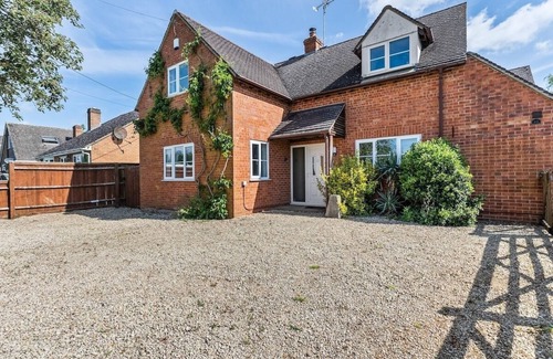 Kidlington House | Lovely Large Cottage in The Oxfordshire Cotswolds