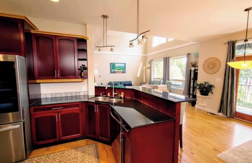 Otter Point House | Lovely large Lakehouse with breathtaking views in peaceful surroundings in Sooke