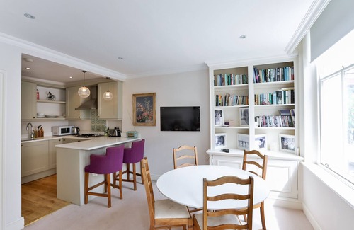 Pimlico Apartment | Lovely large one bed flat near Victoria in Pimlico