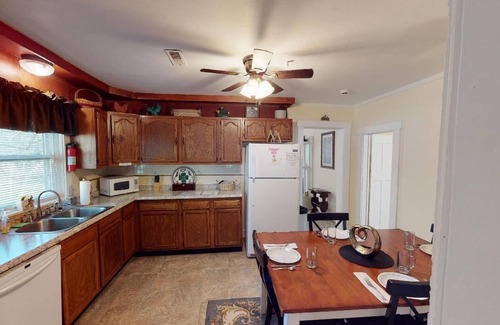 Nelsonville Cabin | Lovely Laurel Run Cottage, Hocking Hills, Hot Tub