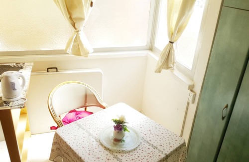 Netanya Apartment | Lovely Little Apartment near Beach & Promenade
