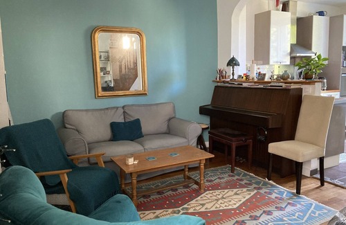 Bondy House | Lovely little home with terrace and garden only 15 minutes from Paris