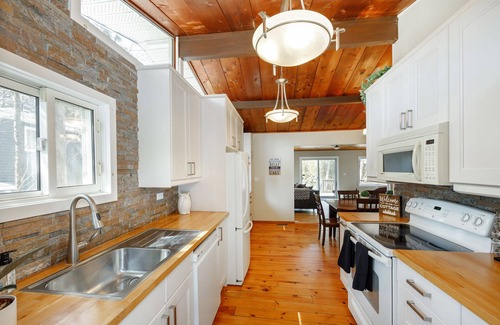 Colborne Cottage | Lovely Little Lake House - A serene getaway close to the city