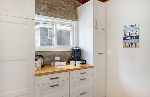 Colborne Cottage | Lovely Little Lake House - A serene getaway close to the city